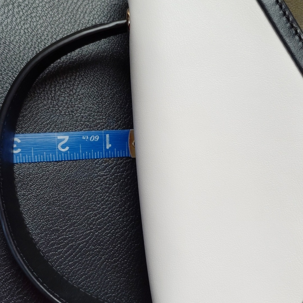 Michael Kors Crossbody Hand Bag.               💚💚 Colorblock 💚💚 - Picture 9 of 9